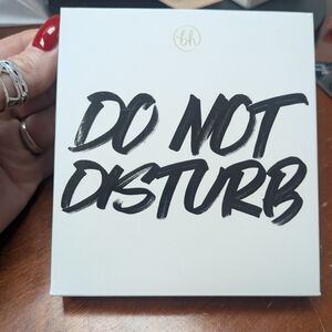 BH Cosmetics Bold Black and White Sign